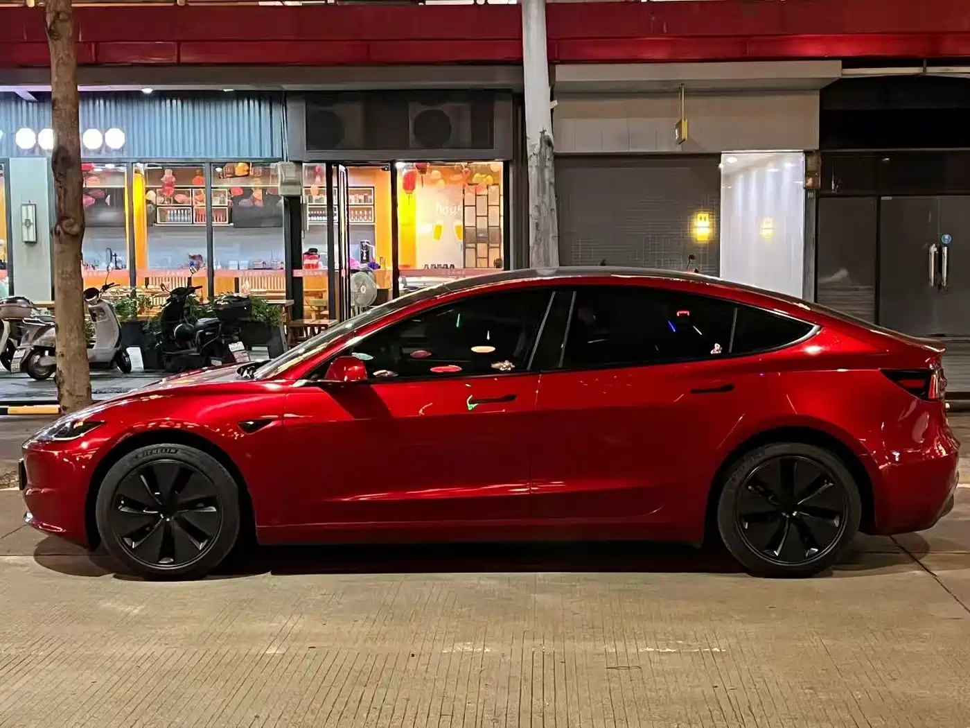 TESLA MODEL 3