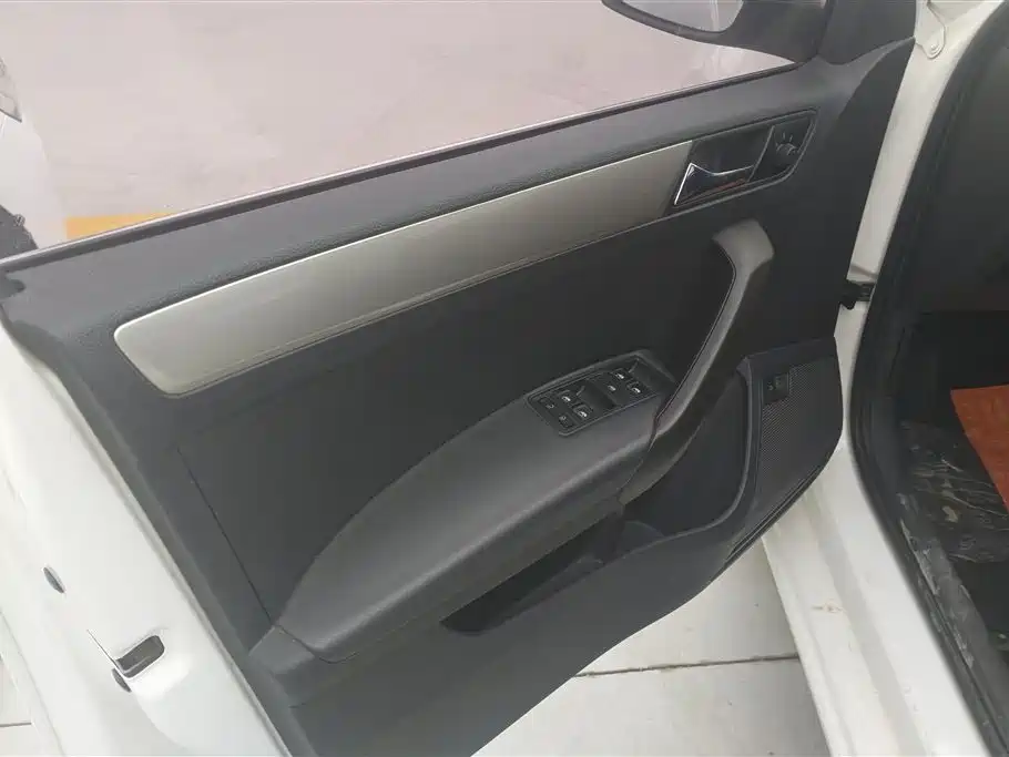 Škoda Skoda Rapid Spaceback 2019 1.5L Automatic Comfort Edition фото 7