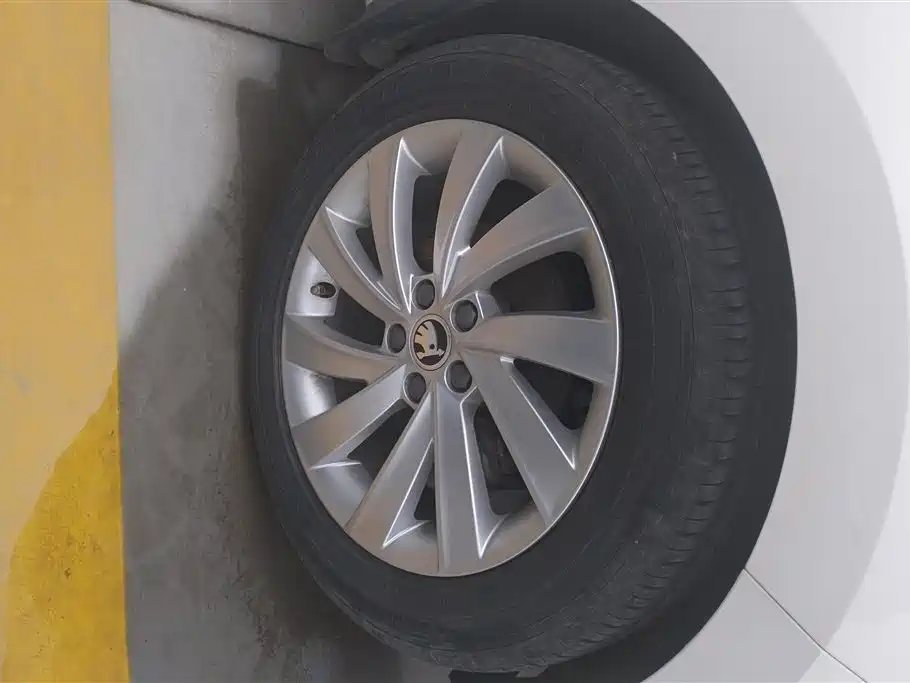 Škoda Skoda Rapid Spaceback 2019 1.5L Automatic Comfort Edition фото 6