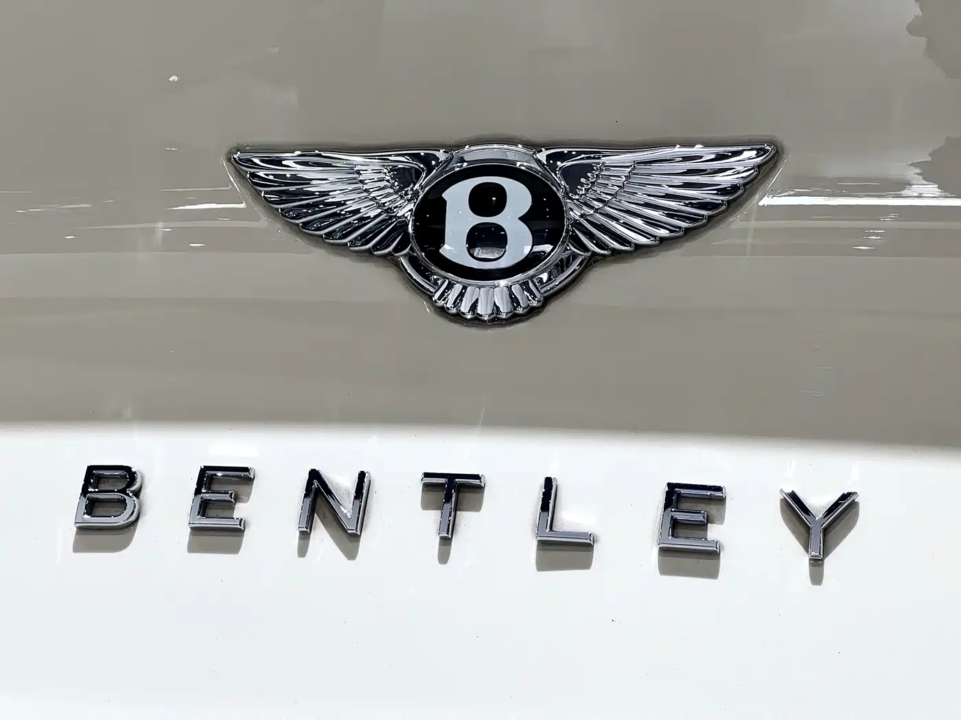 BENTLEY TIMYUE PLUG IN HYBRID