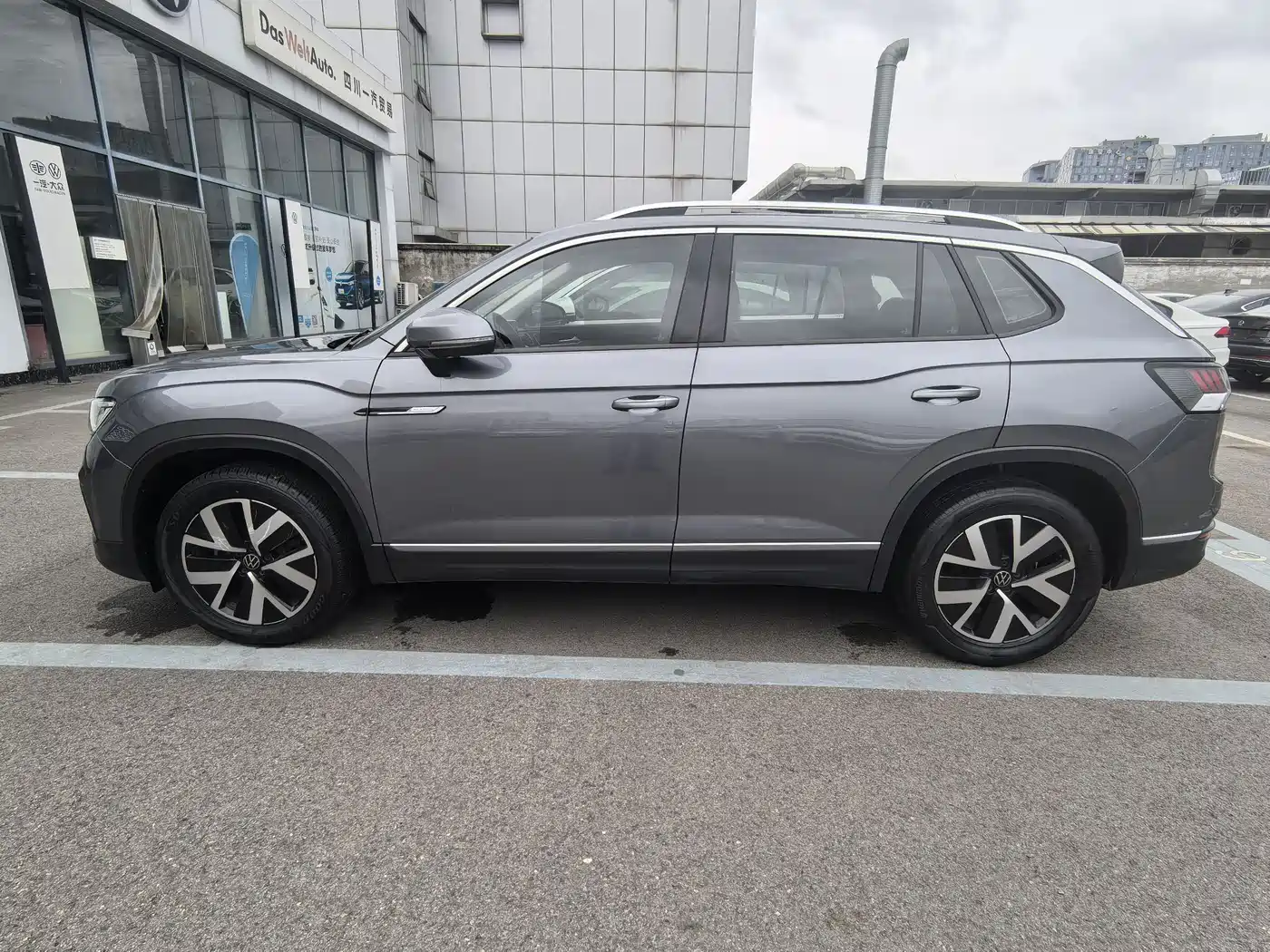 Volkswagen Tayron 2023 300TSI 2WD Luxury Plus Advanced Edition фото 3