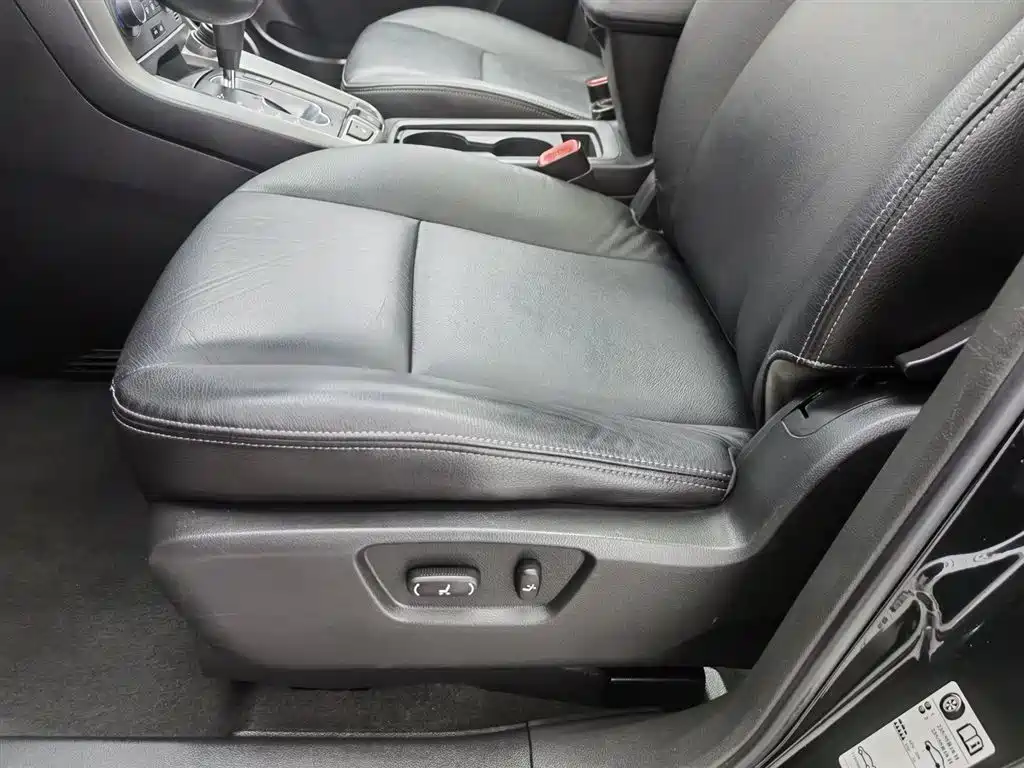Chevrolet Captiva 2012 2.4L 4WD Flagship Edition 7-Seater фото 20