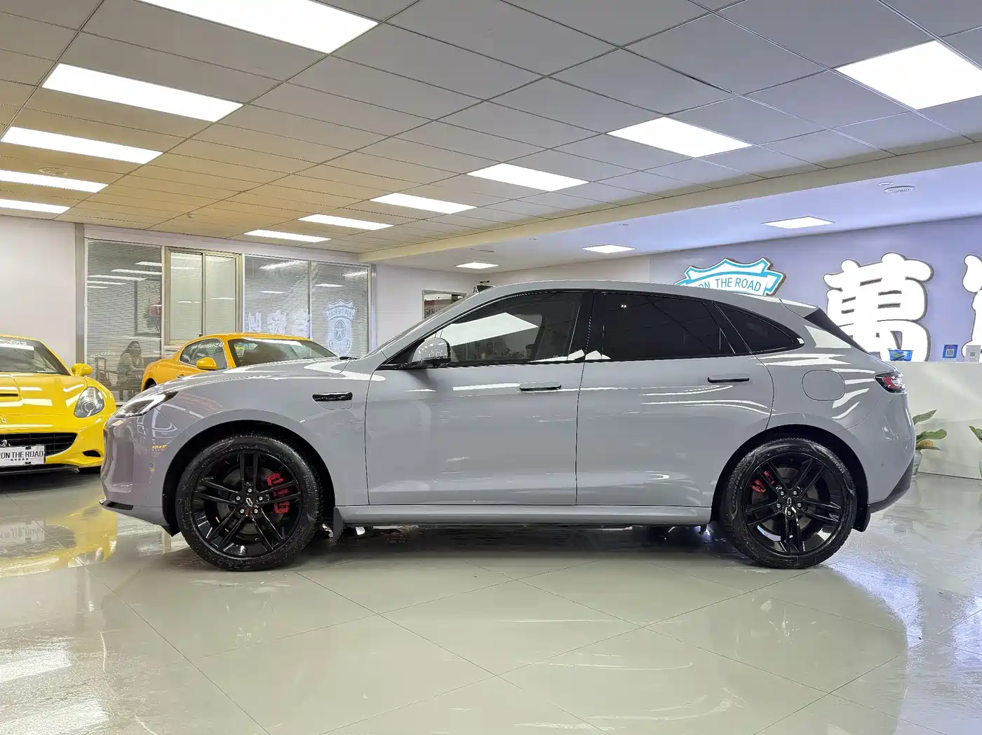 AITO Wenjie AITO M5 2024 Extended Range Max RS AWD Advanced Smart Driving Edition фото 4