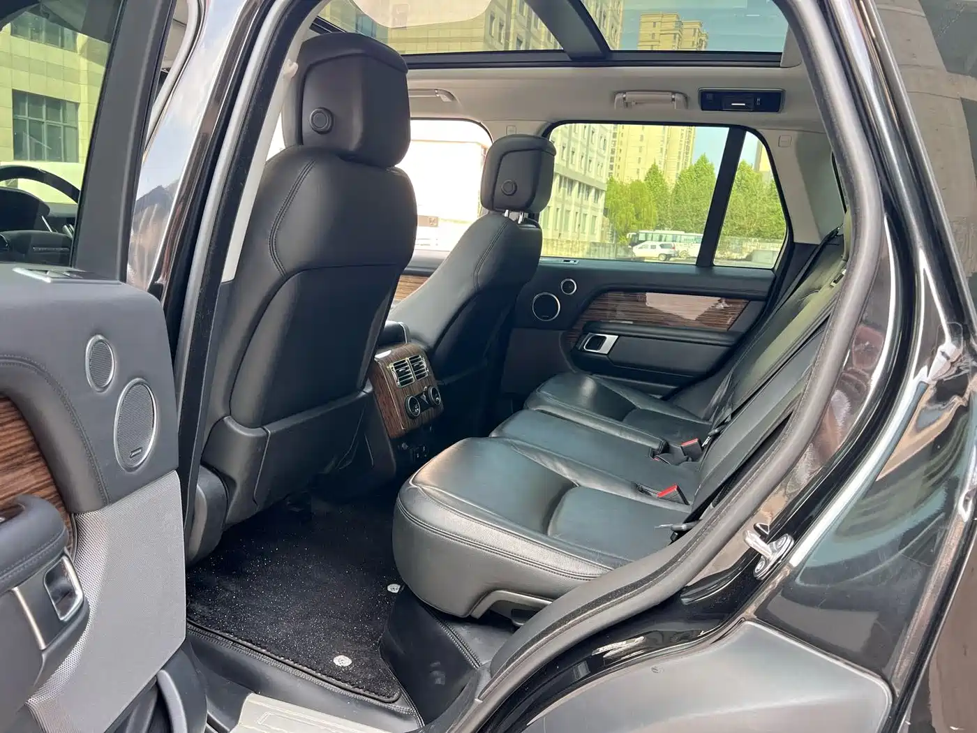 Land Rover Range Rover 2019 3.0 SCV6 Heritage Edition фото 4
