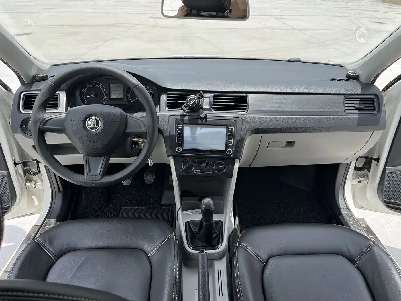 Škoda Rapid 2016 1.6L Manual Forward Edition фото 7