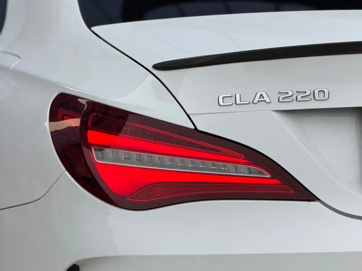 Mercedes-Benz CLA (Import) 2018 CLA 220 4MATIC фото 8