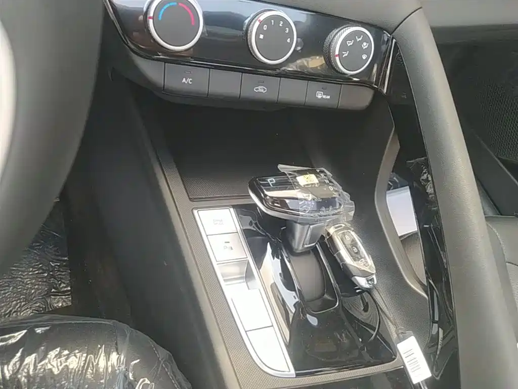 Hyundai Elantra 2023 1.5L CVT GLX Elite Edition фото 14
