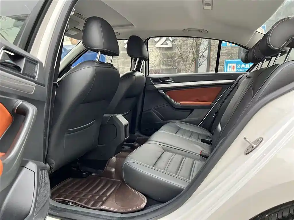Volkswagen Lavida 2015 230TSI DSG Luxury Edition фото 17