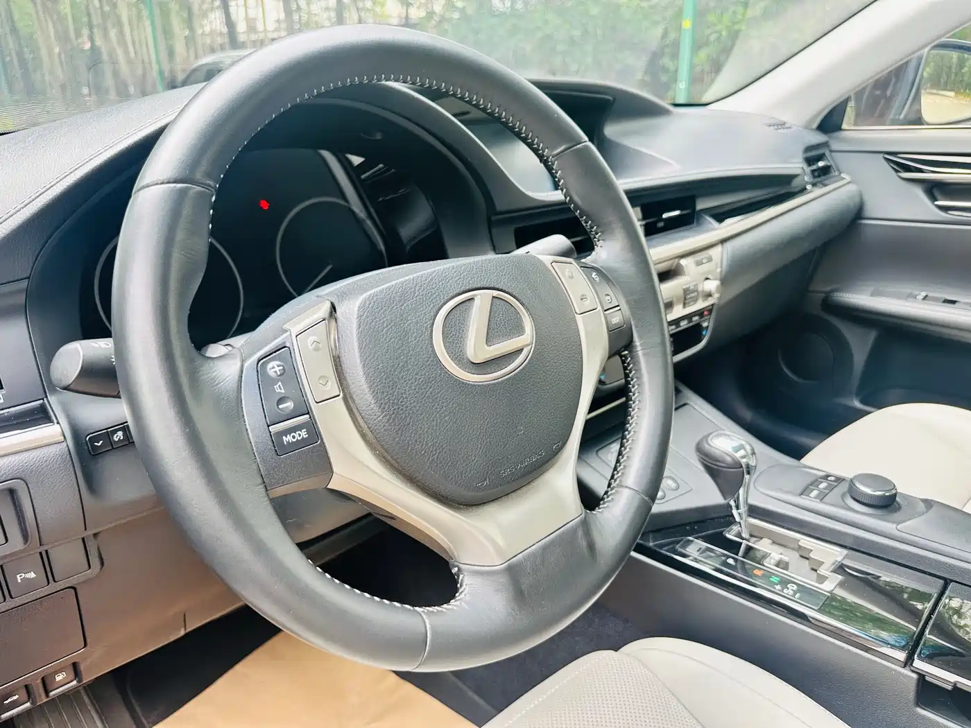 Lexus ES 2014 300h Elite Edition фото 22