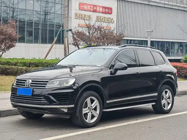 VOLKSWAGEN TOUAREG