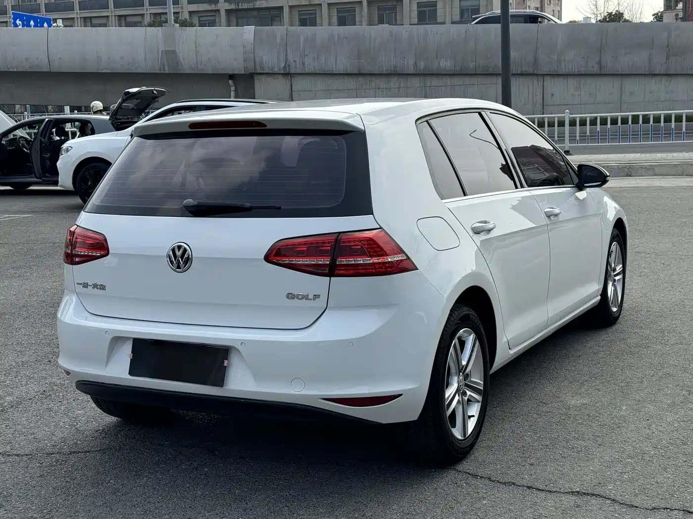 Volkswagen Golf 2016 1.6L Automatic Comfort фото 5