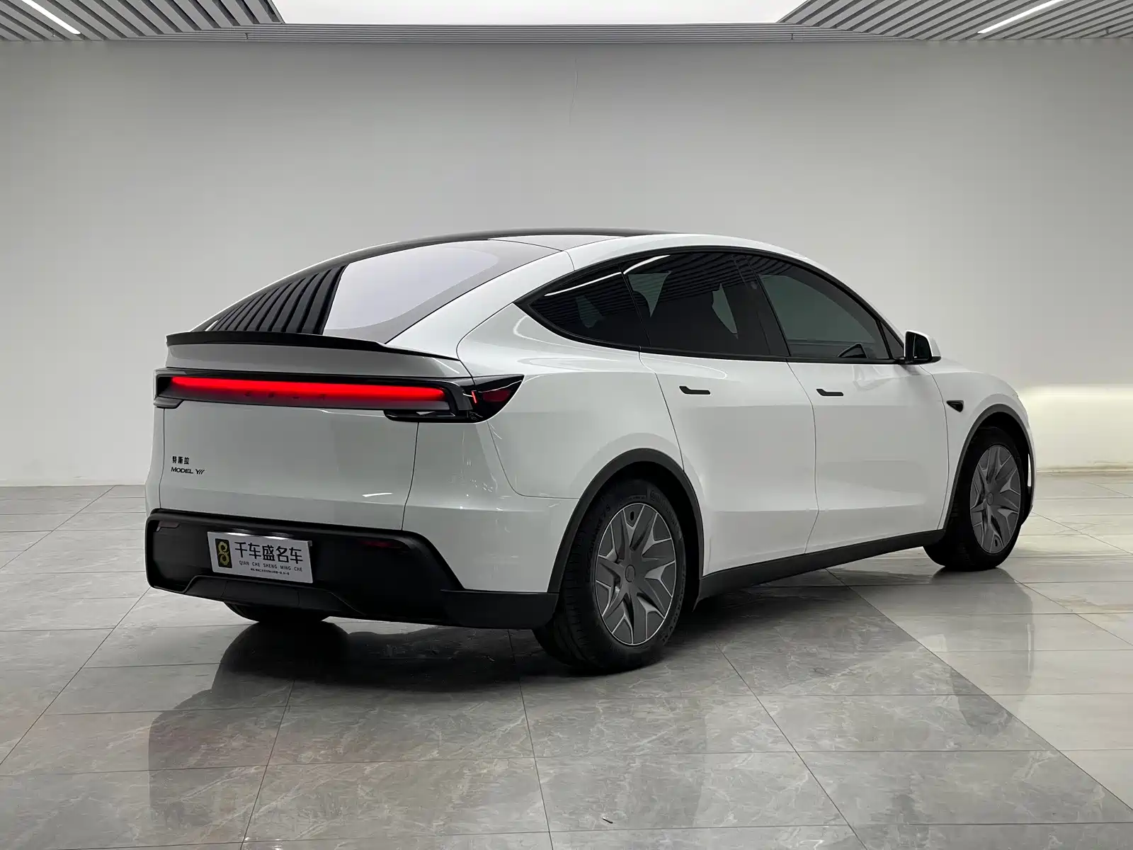 Фото 6 - Tesla Model Y L