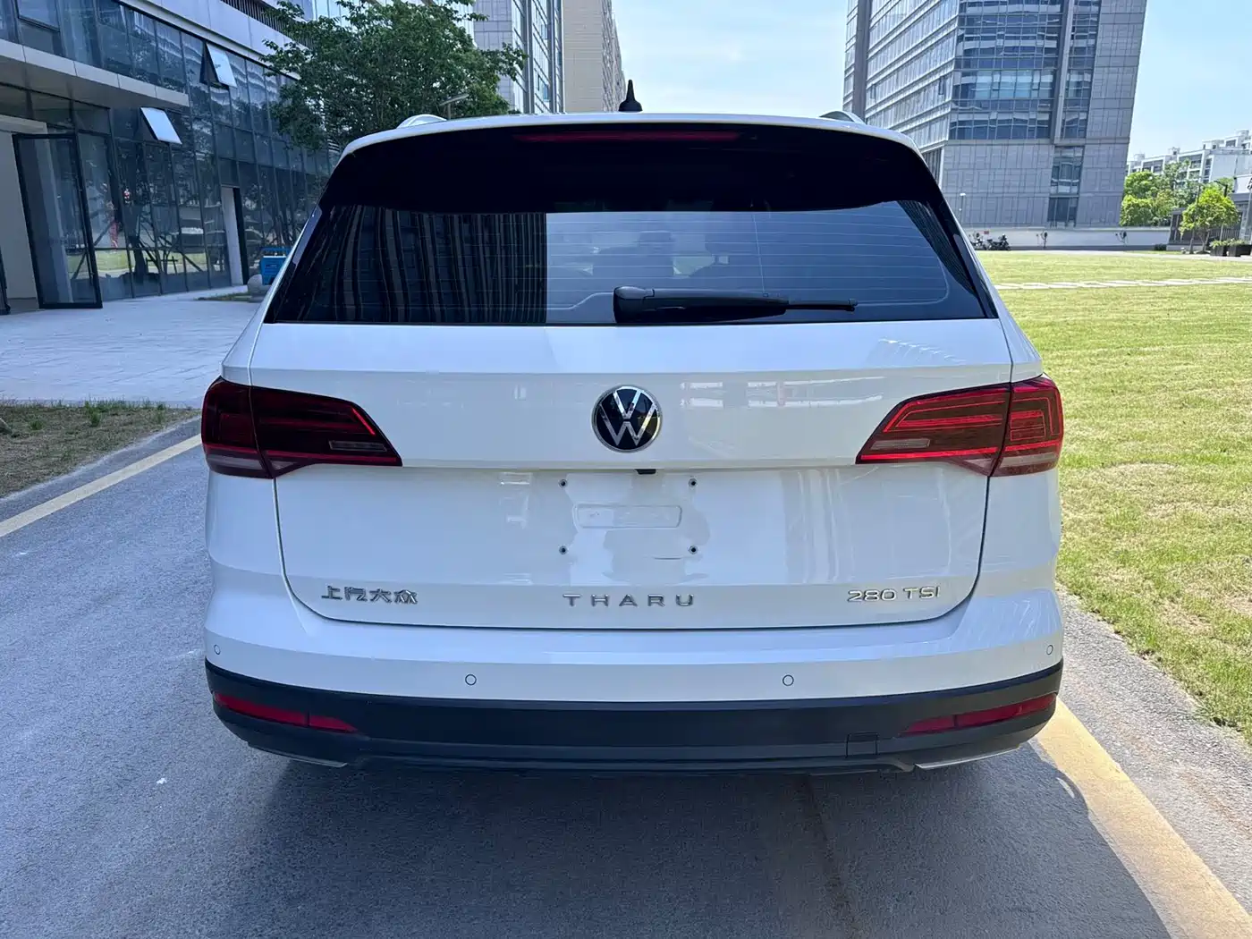 Volkswagen Tharu 2022 280TSI FWD Luxury Edition фото 6