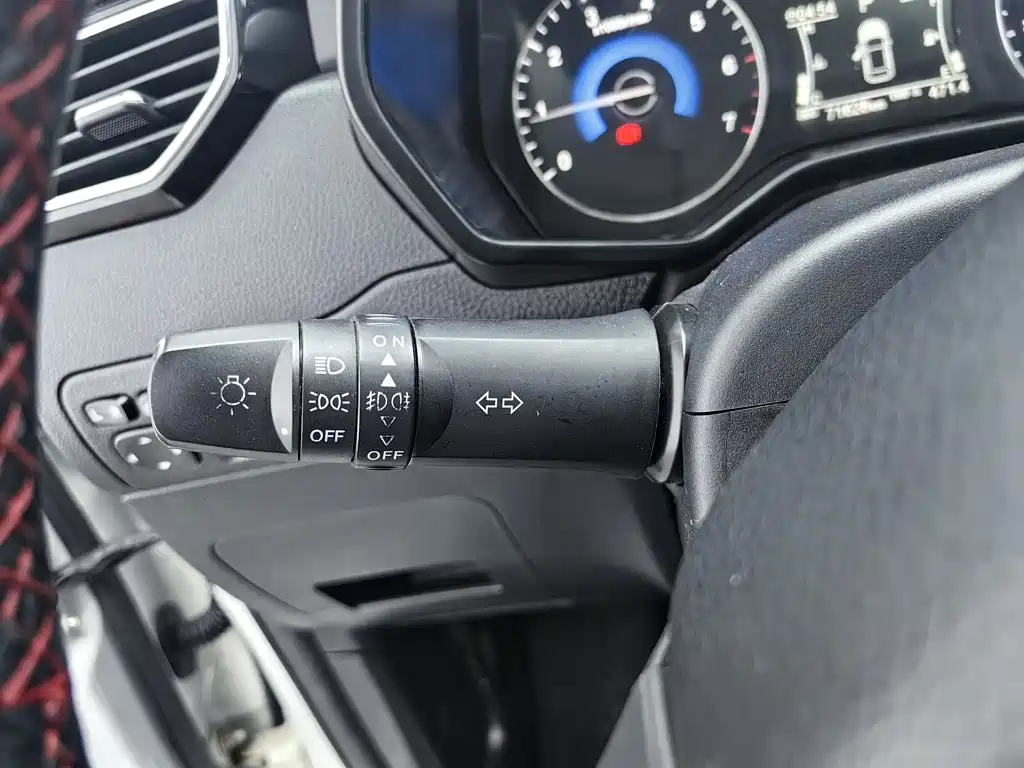 Dongfeng Fengguang Fengguang 580 2016 2016 Facelift 1.5T CVT Comfort