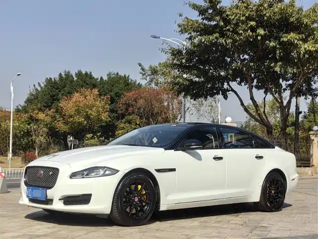 JAGUAR XJ