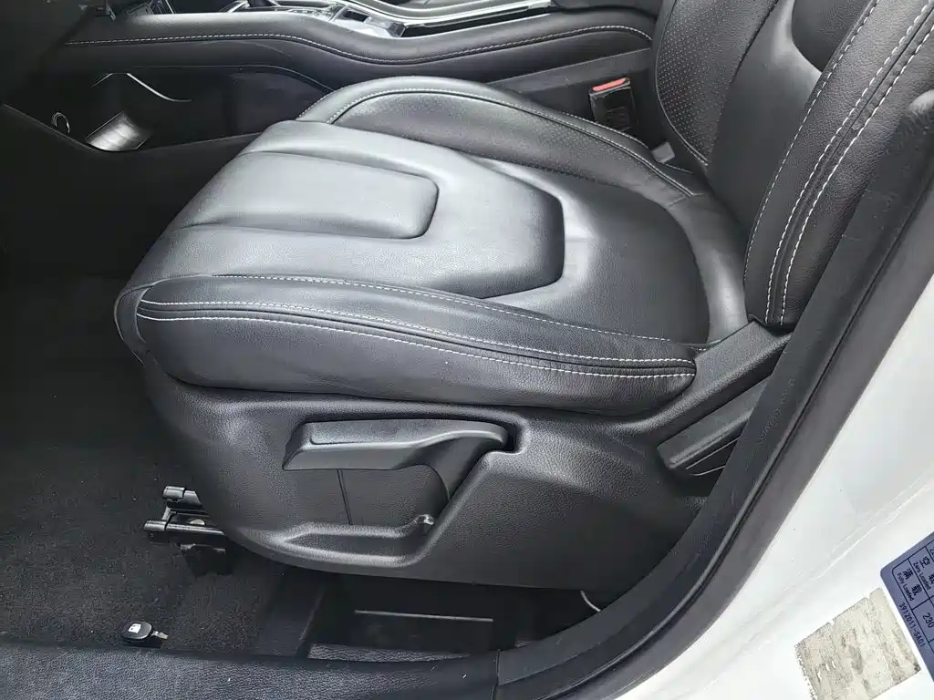 Dongfeng Fengguang Fengguang 580 2016 2016 Facelift 1.5T CVT Comfort