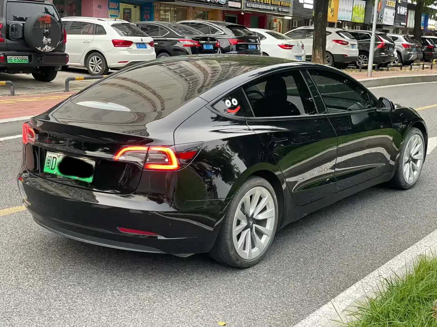 TESLA MODEL 3
