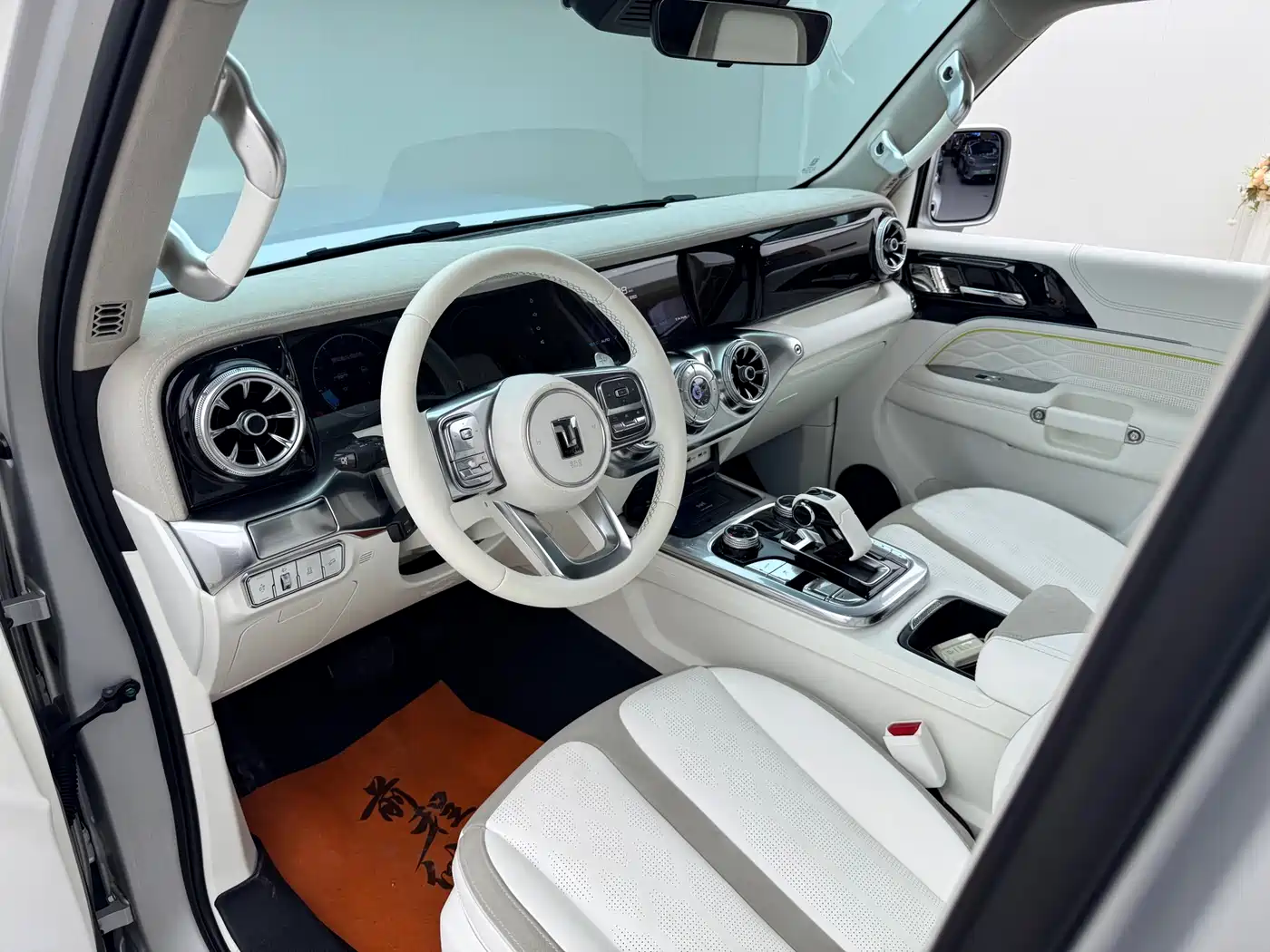 TANK CO CREATION TANK 300