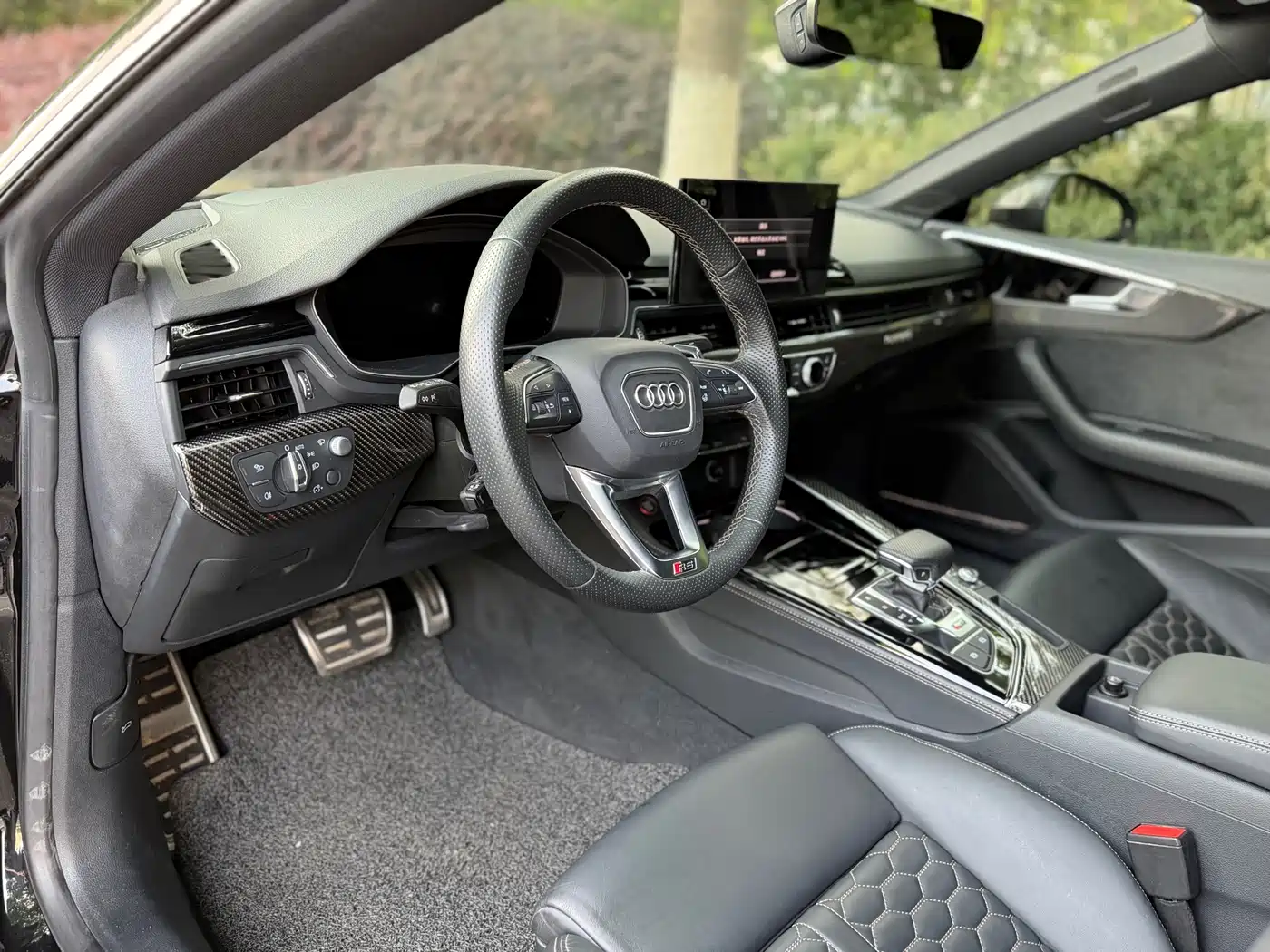 Audi RS 5 2023 Model RS 5 2.9T Sportback Dark Gold Edition фото 13