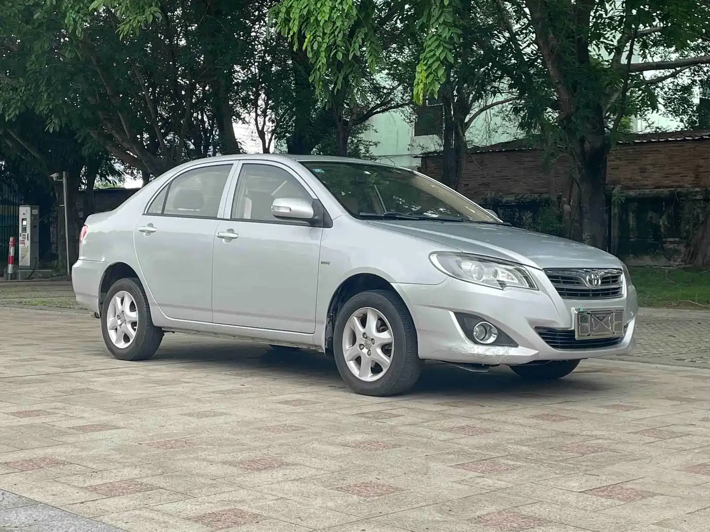 Toyota Corolla 2013 1.6L Automatic Luxury фото 3