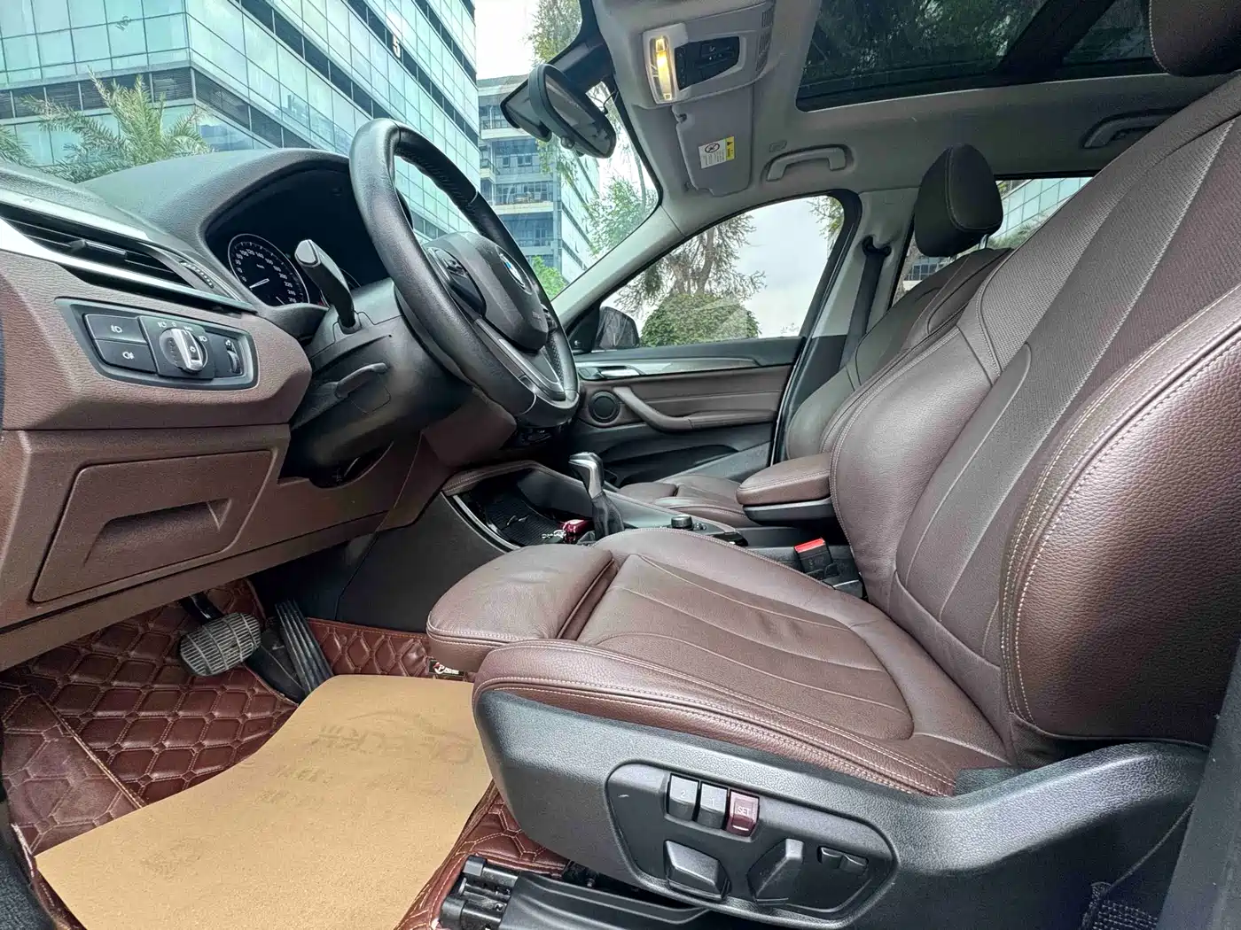 BMW X1 2018 sDrive18Li Premium Model фото 4