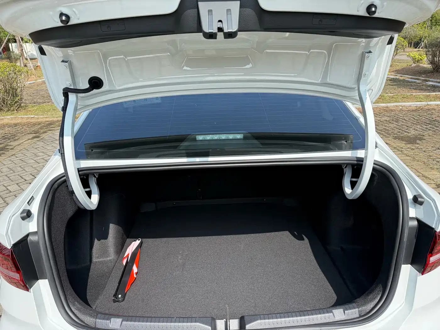 Volkswagen Lavida 2024 Model 300TSI DSG Starlight Leading Edition фото 11