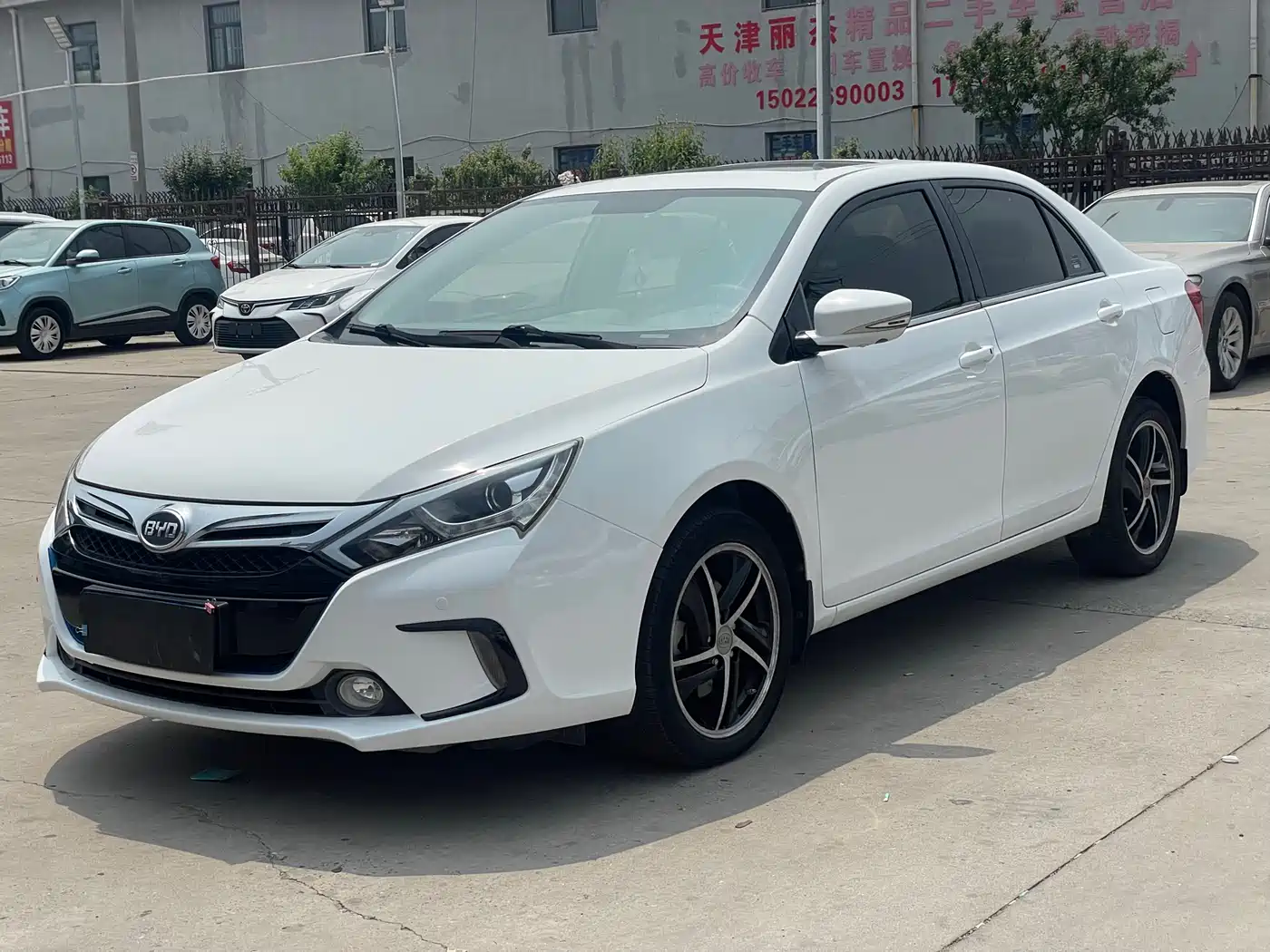 BYD Qin New Energy 2014 1.5T Cool Black Knight Flagship
