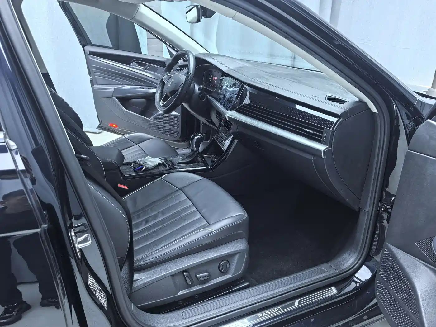 Volkswagen Passat 2023 280TSI Starlight Elite Edition фото 13