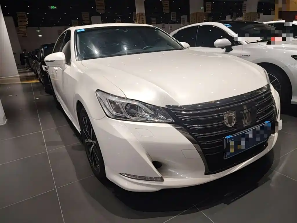 Toyota Crown 2018 2.0T Fashion Edition фото 4