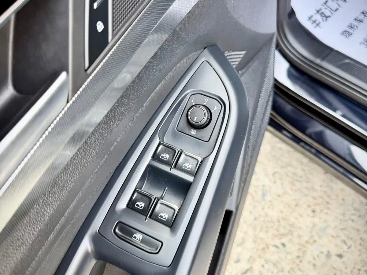 Volkswagen Passat 2022 280TSI Business Edition фото 16