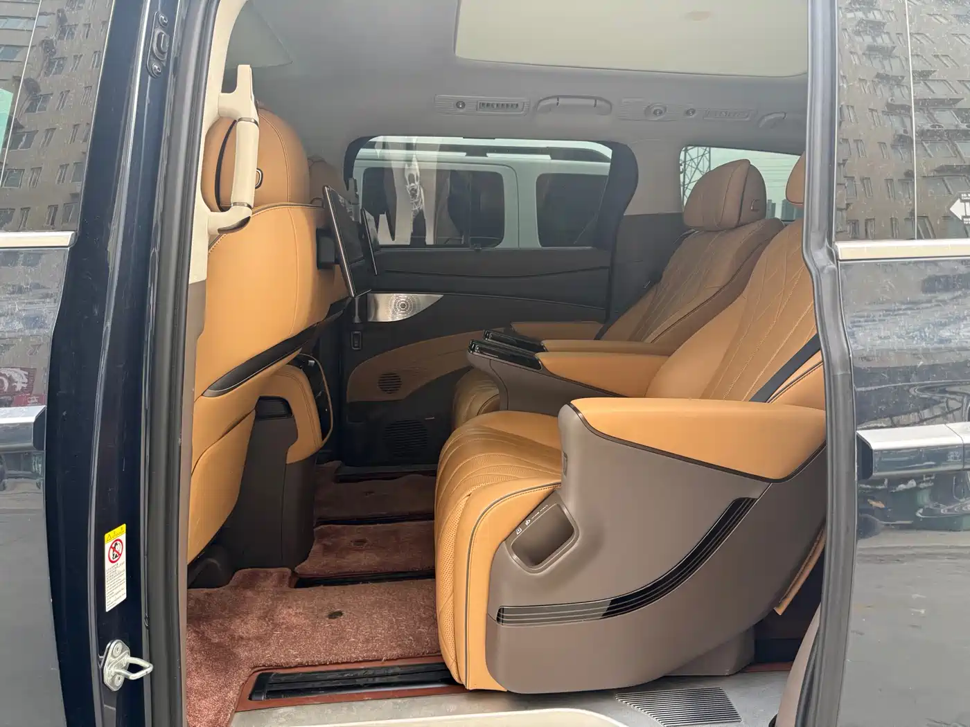 Denza D9 2022 DM-i 970 AWD Flagship фото 5