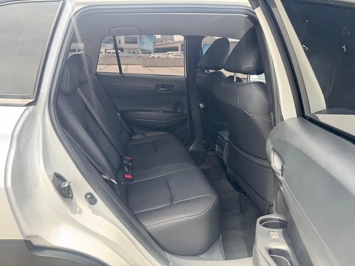 Toyota Corolla Cross 2024 Model 2.0L Pioneer Edition фото 13