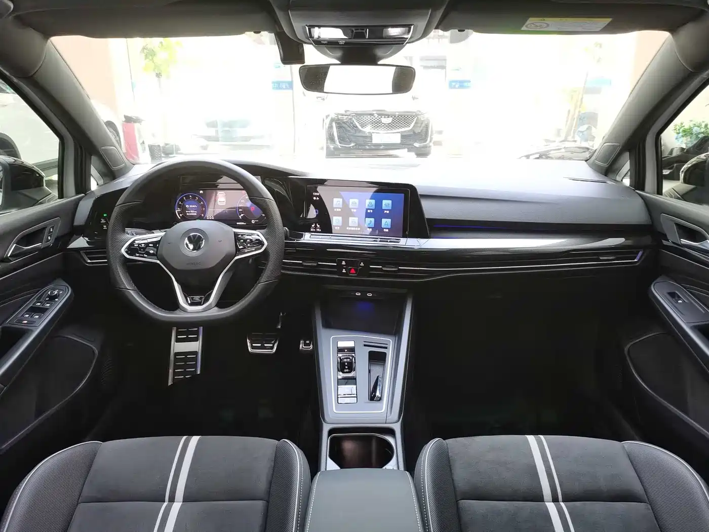 Volkswagen Golf 2021 280TSI DSG R-Line фото 11