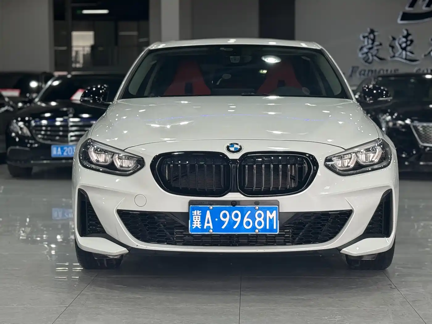 BMW 1 Series 2023 125i M Sport Shadow Edition фото 2
