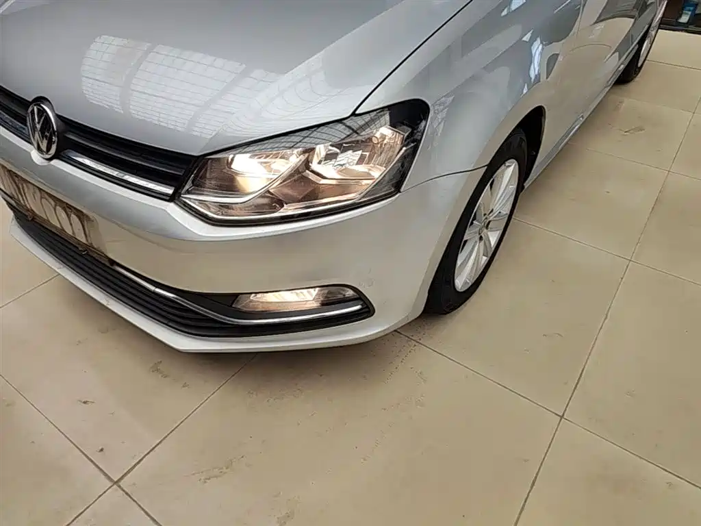 Volkswagen Polo 2014 1.4L Automatic Comfort Edition фото 24