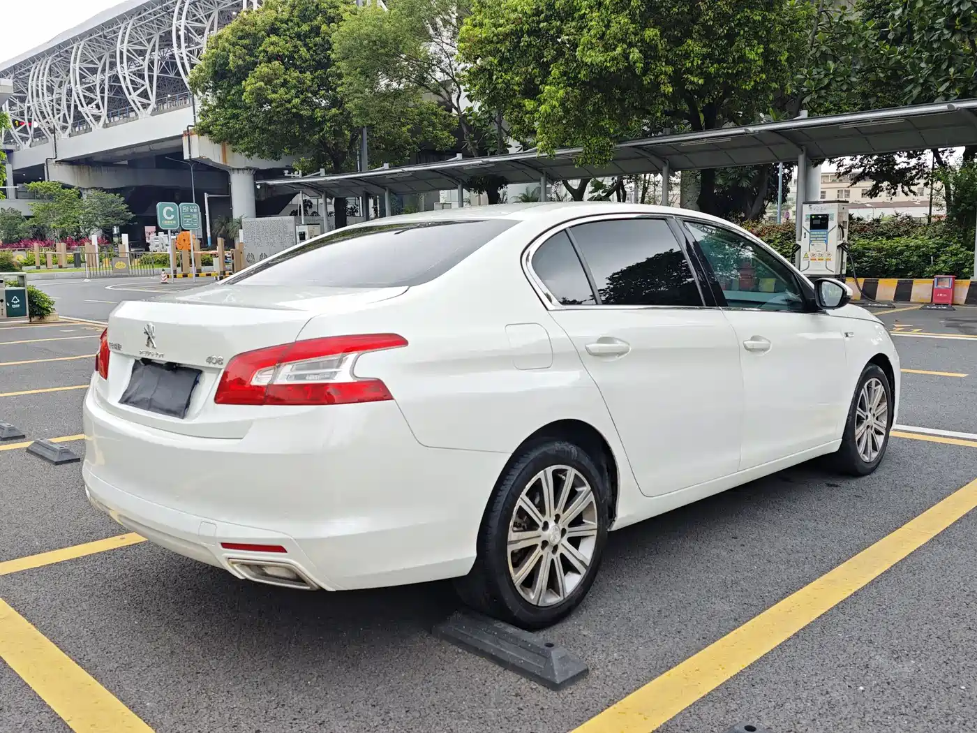 Peugeot 408 2016 1.6T Automatic Luxury Edition фото 7