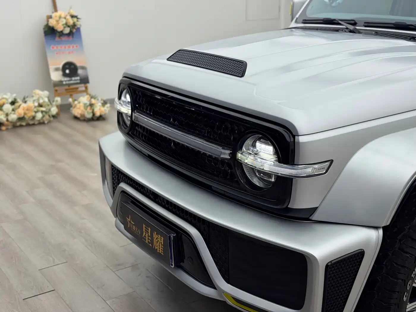 TANK CO CREATION TANK 300