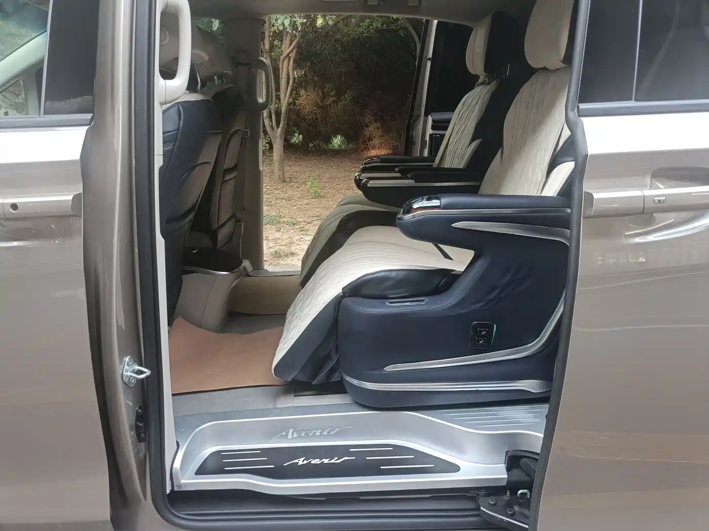 Buick GL8 2023 ES Landmaster Exclusive фото 9