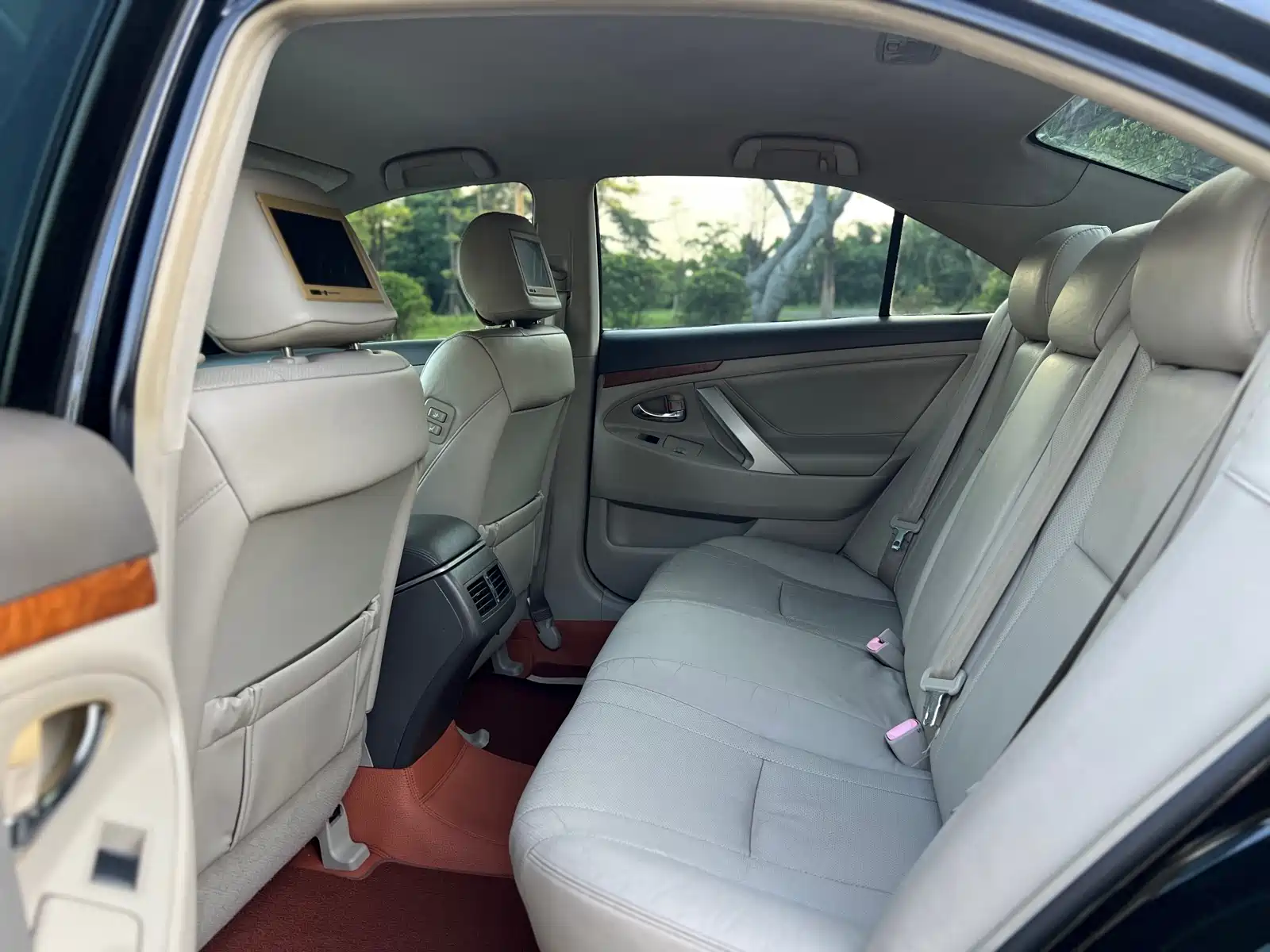 Photo 9 - Toyota Camry