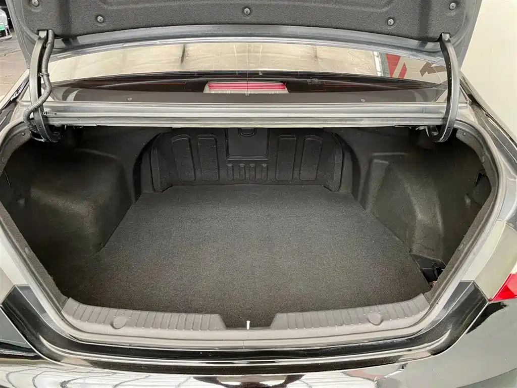 Hyundai Sonata 2013 2.4L Automatic Luxury Edition (China IV) фото 15