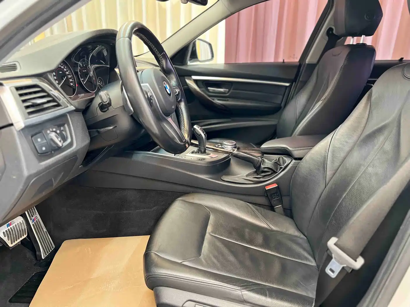 BMW 3 Series 2017 330Li M Sport фото 9