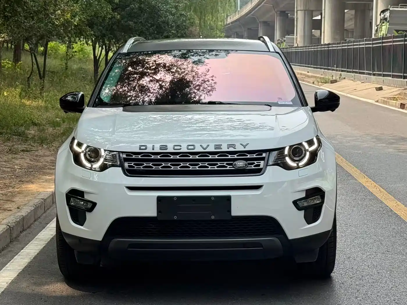 Land Rover Discovery Sport 2018 240PS SE Edition фото 2
