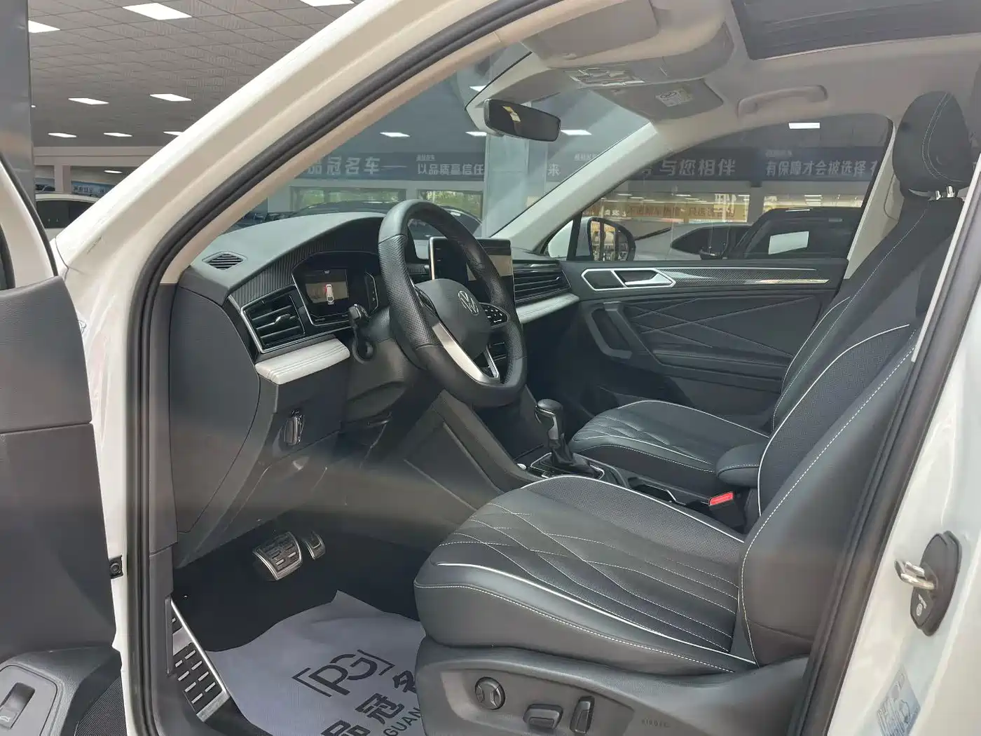 Volkswagen Tiguan L 2023 Facelift 330TSI Auto FWD R-Line Premium фото 4