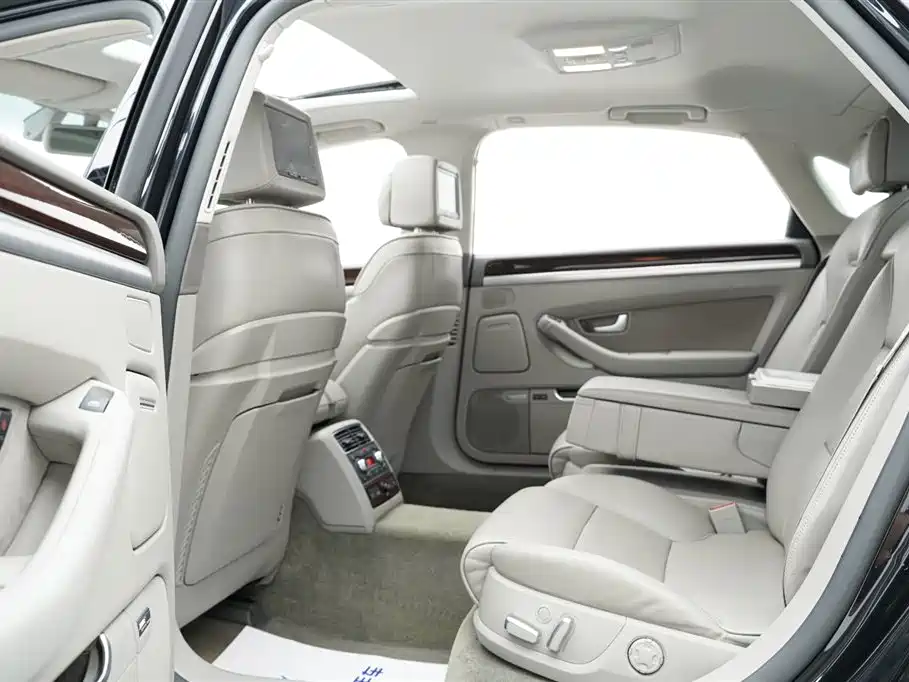 Audi A8 2009 Audi A8L 4.2 FSI quattro Premium фото 8