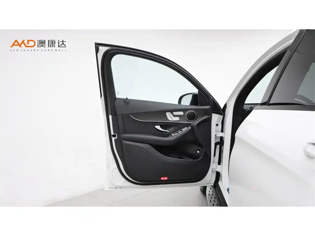 Mercedes-Benz GLC Coupe 2020 GLC 300 4MATIC Coupe SUV фото 10