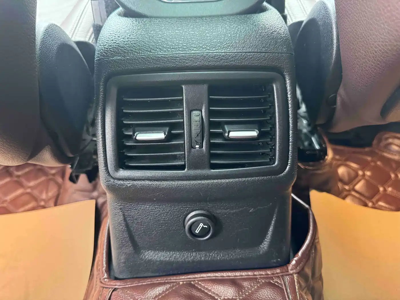 BMW X1 2018 sDrive18Li Premium Model фото 8