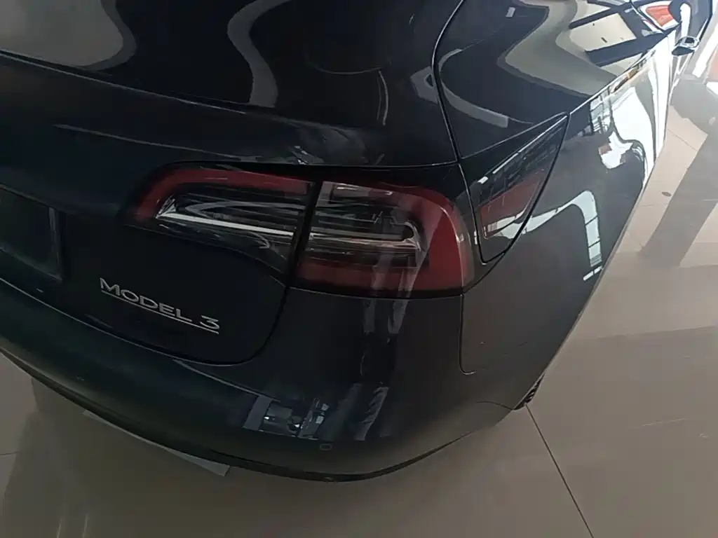 Фото 8 - Tesla Model 3