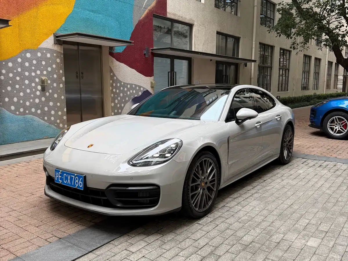 PORSCHE PANAMERA