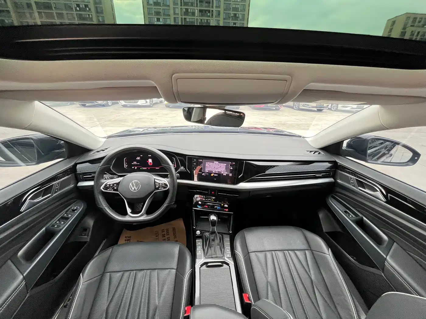 Volkswagen Passat 2023 330TSI Luxury Edition фото 14