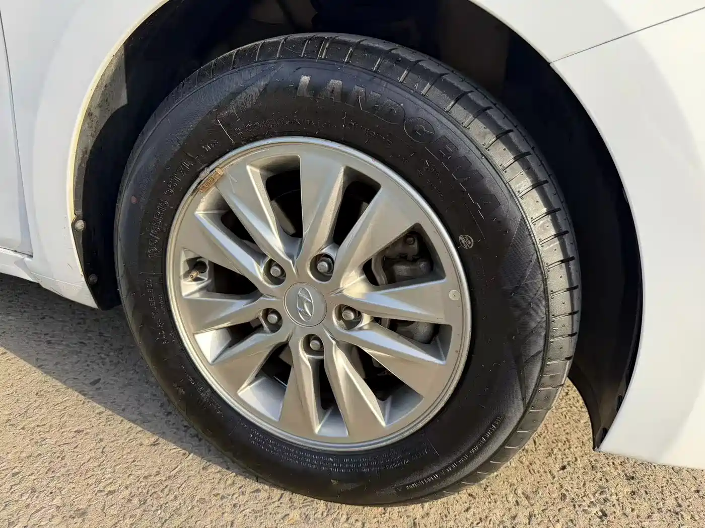 Hyundai Elantra 2018 1.6L Automatic Pleasing Edition GL China VI фото 12